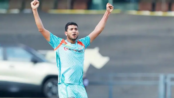 மோஷின் கான் அபாரம்