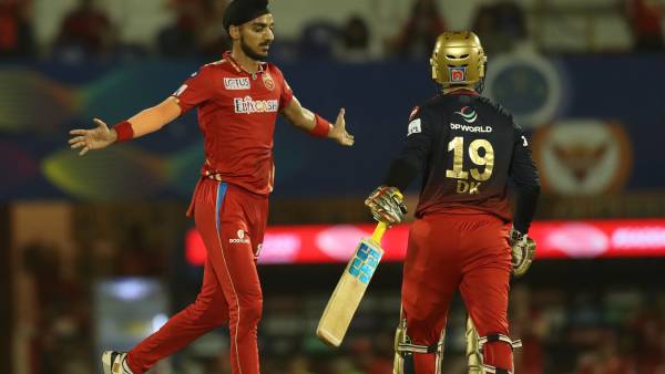 சிஎஸ்கே வெளியேறியது சிஎஸ்கே வெளியேறியது