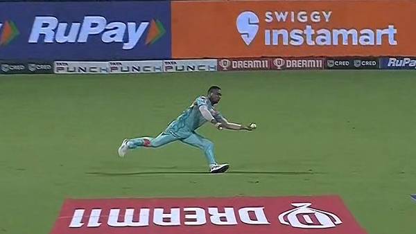 பரபரப்பான கடைசி ஓவர் பரபரப்பான கடைசி ஓவர்