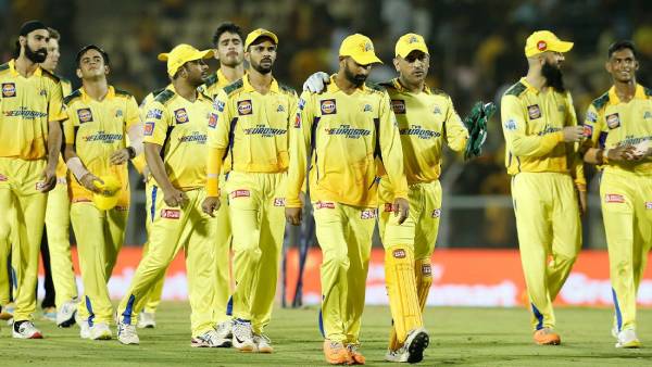 2 வீரர்கள்