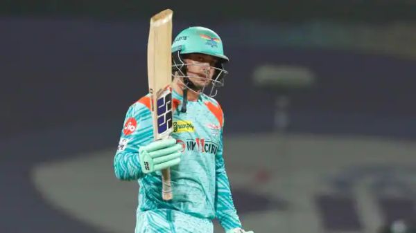 டிகாக் அதிரடி சதம்