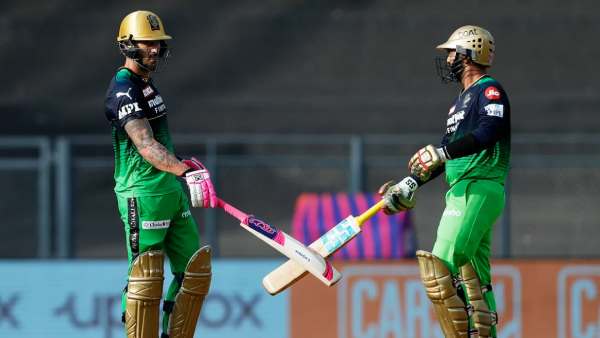 மெக்ஸ்வேல் அபாரம்