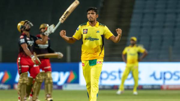 தீக்சனா அபாரம்