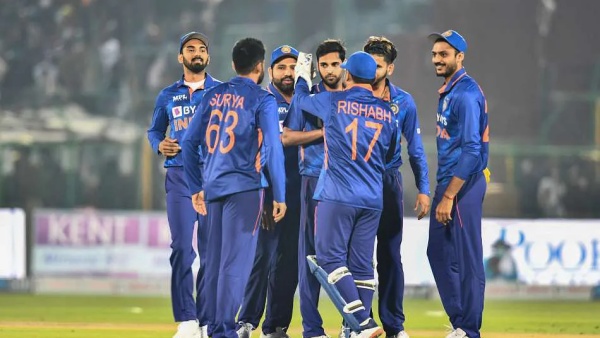 2 வீரர்கள் அறிமுகம்