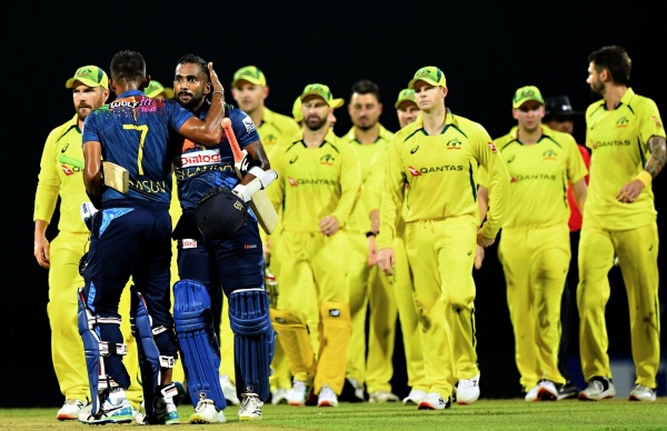 ஆஸி நிதானம்