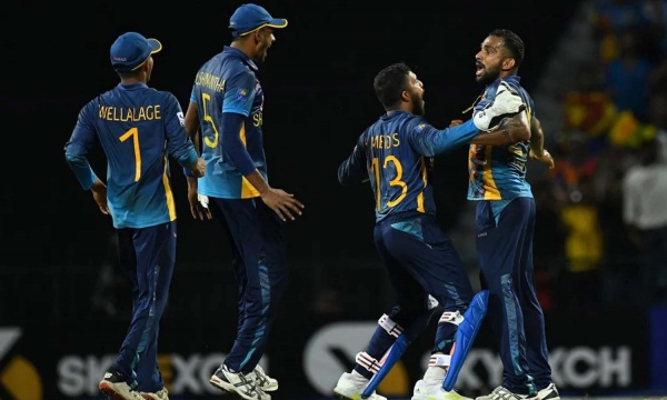 கருணரத்னே அபாரம்