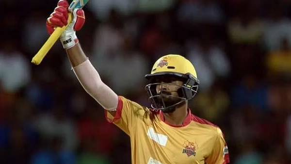 நடுவர் கொடுத்த அவுட்