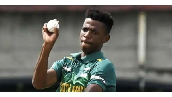 கிரிக்கெட் வீரர்கள் உதவி