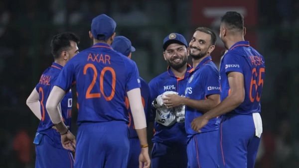 பவுலர்கள் அசத்தல் 