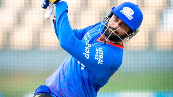 30 பந்துகளில் அரைசதம்