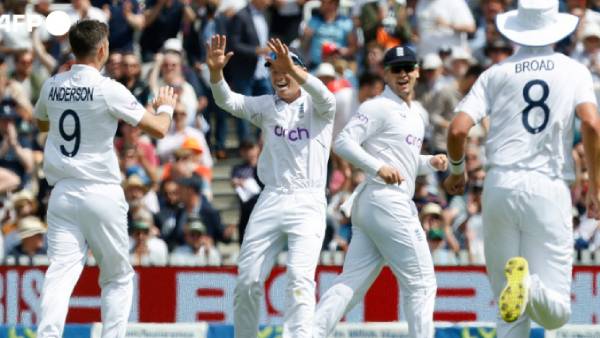 அடுத்தடுத்து விக்கெட்