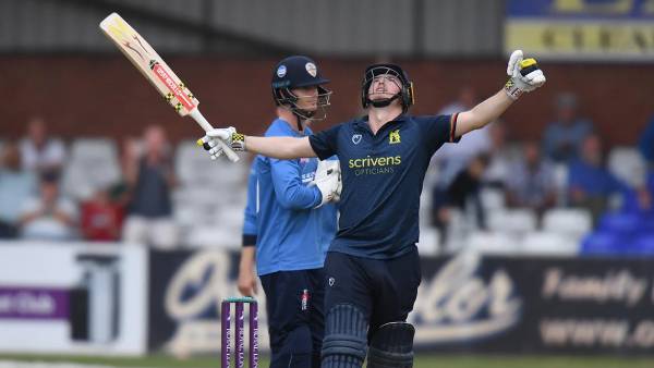 தீபக் ஹூடா அரைசதம்