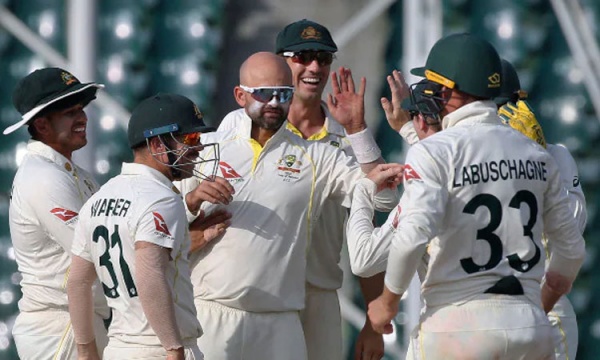 இலங்கை 212 ரன்கள்