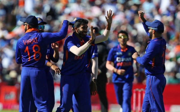 இங்கிலாந்து தடுமாற்றம்