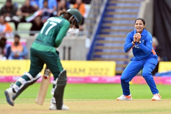 ஸ்மிருதி அதிரடி