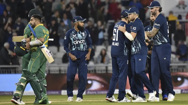 மூன்று டக்அவுட்