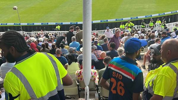 ரசிகரின் குற்றச்சாட்டு 