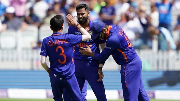 பந்துவீச்சு மாற்றம்