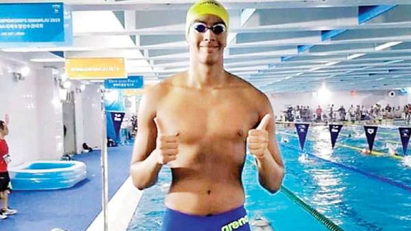 நீச்சல் போட்டி