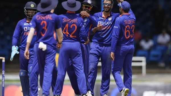 தடுமாறிய நடுவரிசை