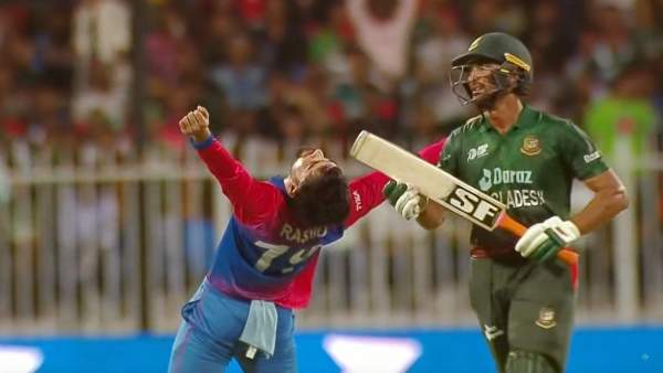 28 ரன்களில் 4 விக்கெட்