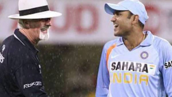  மூடியின் அம்பயர் பயணம் 