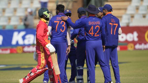 திணறிய பேட்ஸ்மேன்கள்