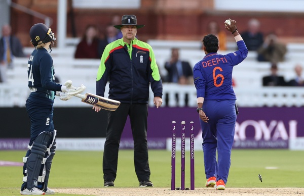 மன்கட் முறை