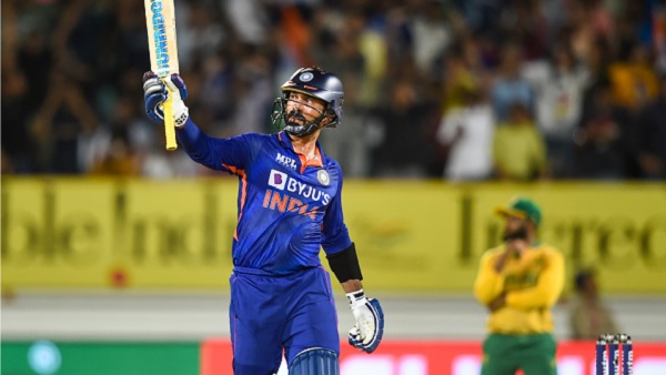 தினேஷ் கார்த்திக் அதிரடி