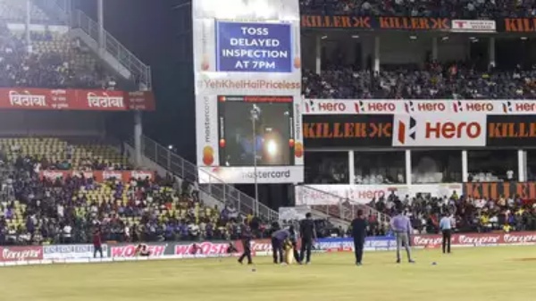 டாஸ் தாமதம்