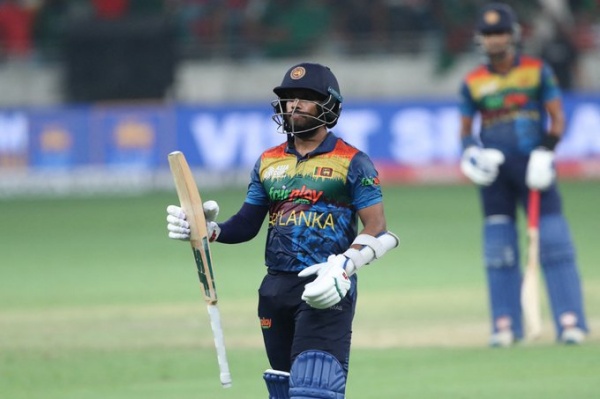 குசேல் மெண்டிஸ் அதிரடி