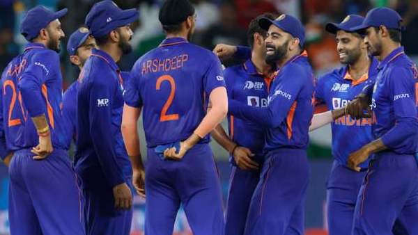 பந்துவீச்சாளர்கள்