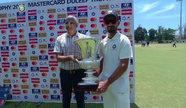 சாம்பியன் பட்டம் 