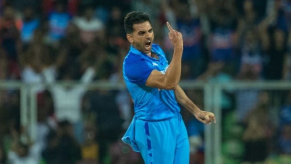 அபார பந்துவீச்சு