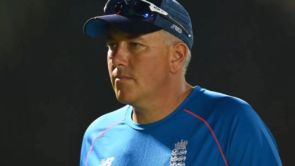  அச்சுறுத்தும் பயிற்சியாளர் 