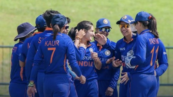 சாதிக்குமா மகளிர் அணி 