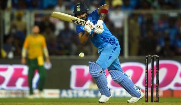 கே.எல்.ராகுல் தடுமாற்றம் 