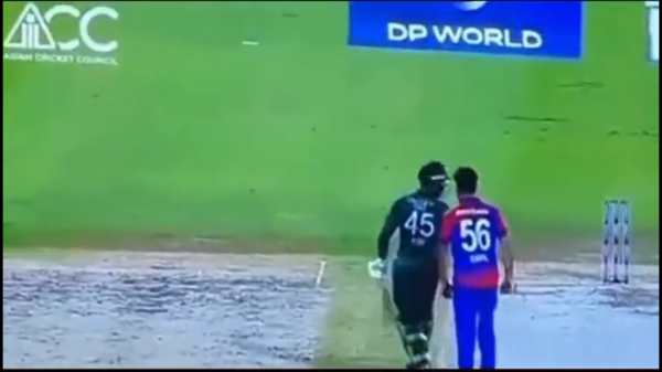 களத்தில் மோதல்