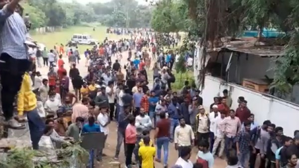 கொந்தளிக்கும் மக்கள் 