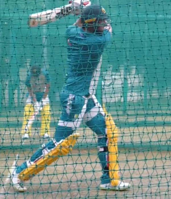 16 சிக்சர்கள்