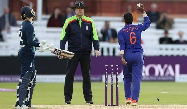 தீப்தி சர்மா அபாரம்