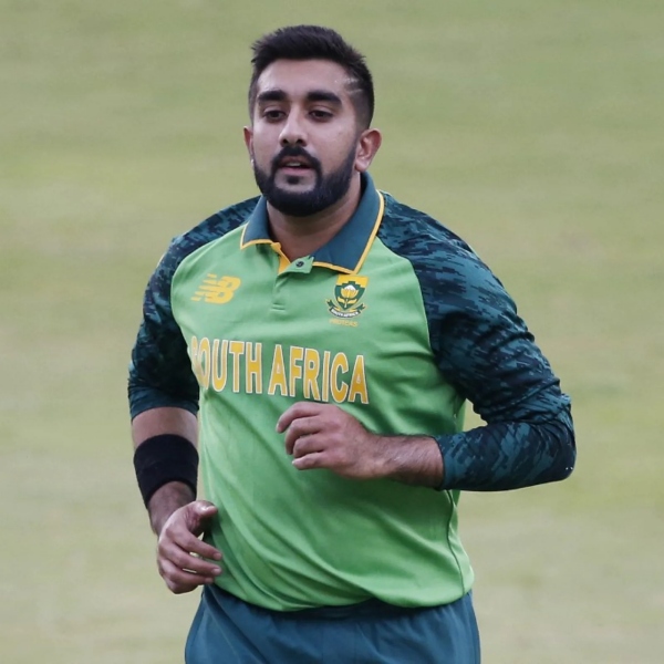 ஷாம்சி திடீர் நீக்கம் 