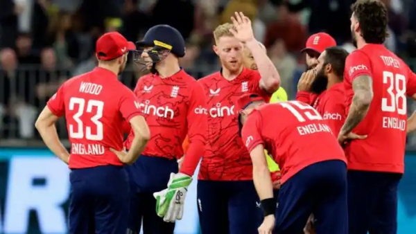 இங்கிலாந்து ஆட்டம் 