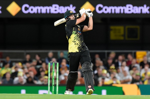 முதலில் தடுமாற்றம்