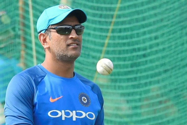  தோனியின் செயல் 