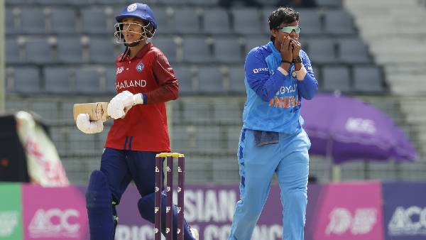 அடுத்தடுத்து ஆட்டமிழப்பு