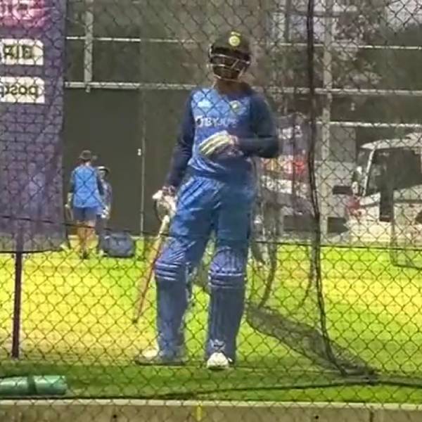 ரசிகர்கள் கோஷம் 