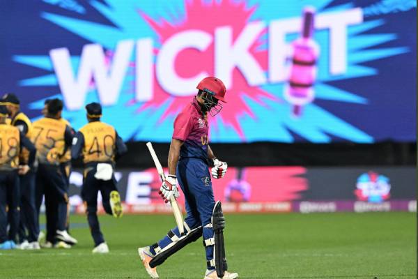 73 ரன்களுக்கு ஆட்டமிழப்பு