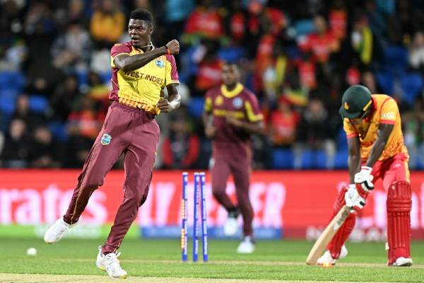 போராடிய பேட்ஸ்மேன்கள்