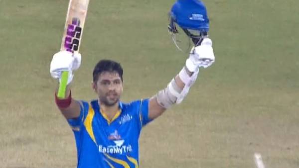 நமன் ஓஜா சதம்